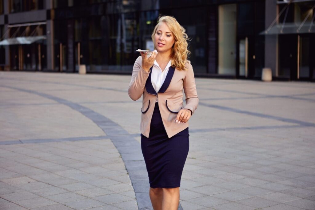 Tenue à la mode femme : passer du bureau au dîner avec style